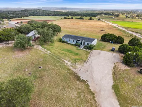 22 Cravey Rd, Boerne, TX 78006