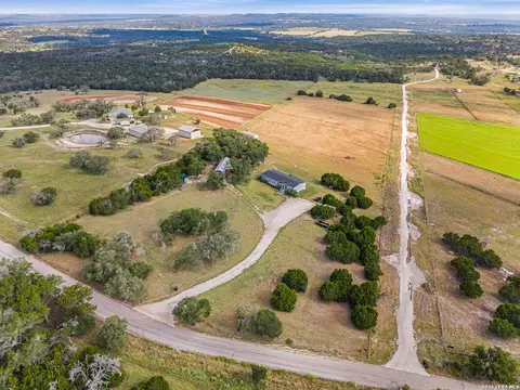22 Cravey Rd # B, Boerne, TX 78006
