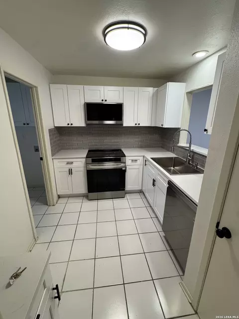 11303 Vance Jackson Rd #H2, San Antonio, TX 78230