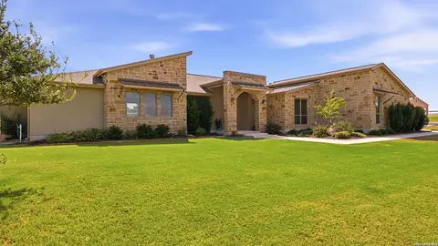 263 Triple R Dr, La Vernia, TX 78121