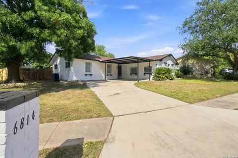 6814 Sunlight Dr, Leon Valley, TX 78238
