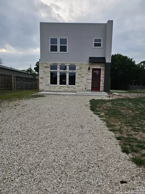 1963 Green Hill Dr, Canyon Lake, TX 78133