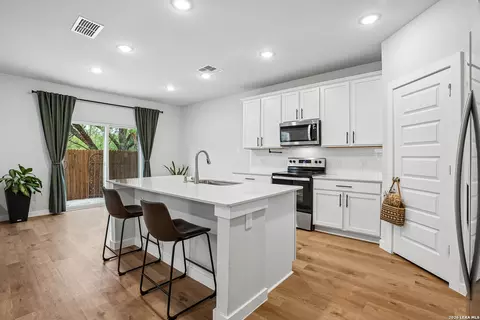 5935 W Hausman UNIT 59, San Antonio, TX 78249