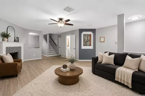 8003 Saratoga Knl, Selma, TX 78154