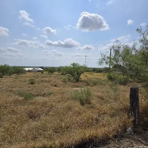 736 Chula Vista Rd, Eagle Pass, TX 78852 photo 2