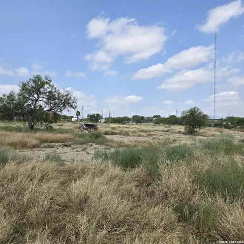 736 Chula Vista Rd, Eagle Pass, TX 78852 photo 8