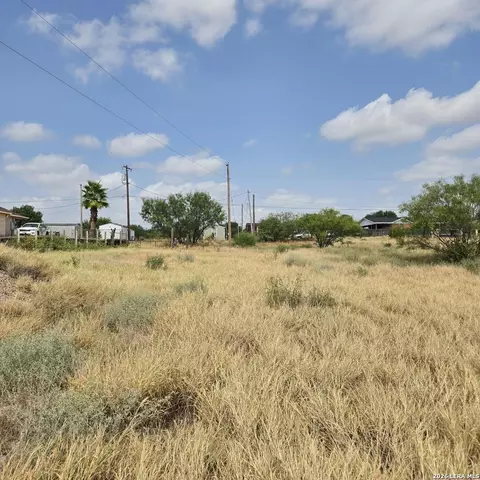736 Chula Vista Rd, Eagle Pass, TX 78852 photo 6