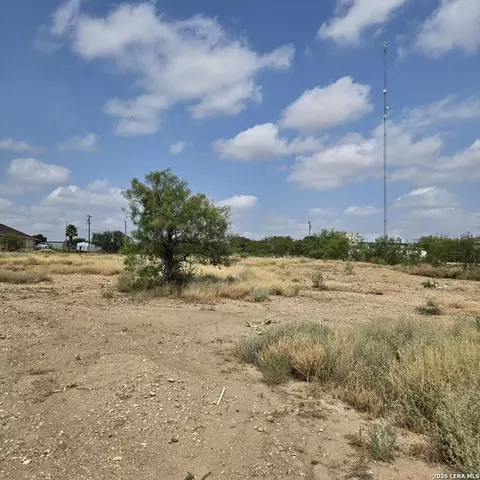 736 Chula Vista Rd, Eagle Pass, TX 78852 photo 9
