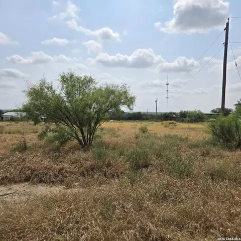 736 Chula Vista Rd, Eagle Pass, TX 78852 photo 3