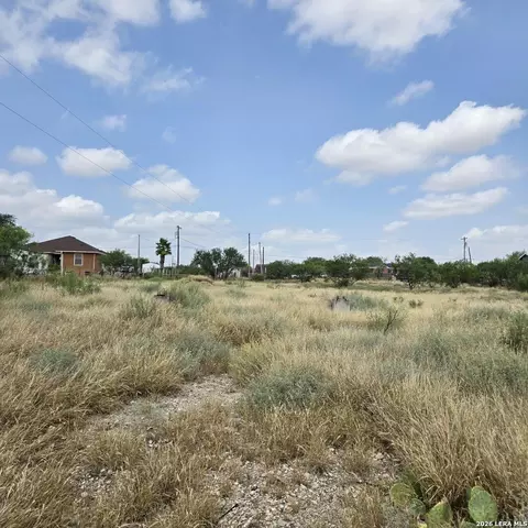736 Chula Vista Rd, Eagle Pass, TX 78852 photo 5