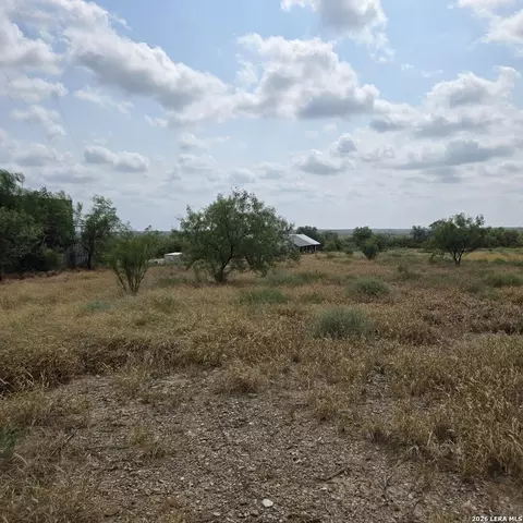 752 Chula Vista Rd, Eagle Pass, TX 78852 photo 2
