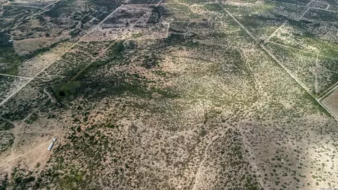 View/Area - 1051 Whitney Rd, Eagle Pass, TX 78852 photo 3 of 12