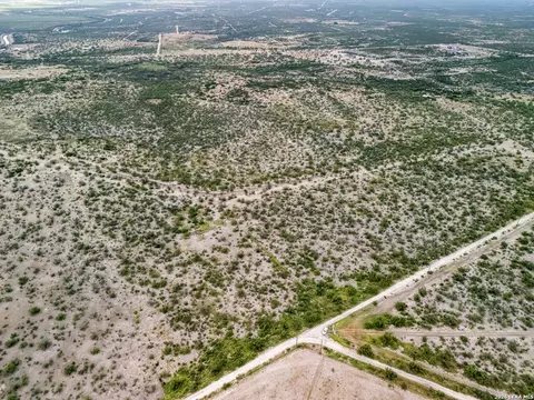 View/Area - 1051 Whitney Rd, Eagle Pass, TX 78852 photo 11 of 12