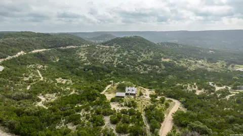 900 Lehmann Dr, Center Point, TX 78010
