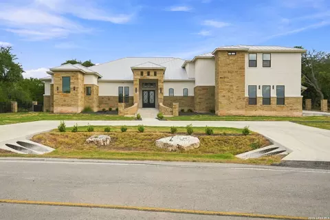 1125 Cordova Bnd, Canyon Lake, TX 78133