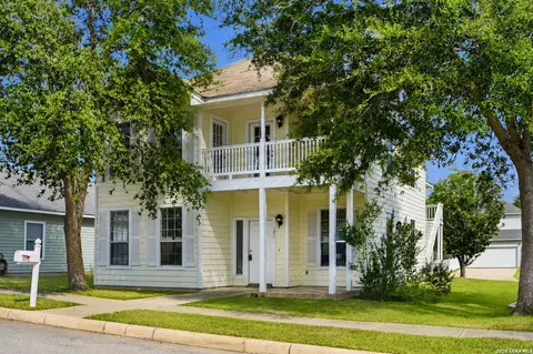 121 Lark Hl, Floresville, TX 78114