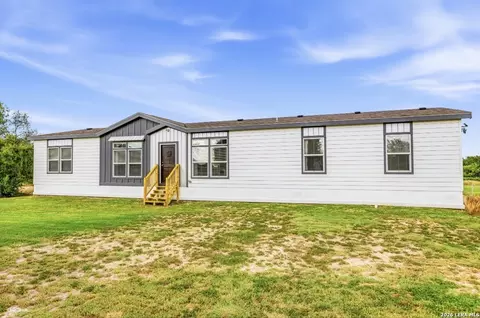 441 County Road 2615, Rio Medina, TX 78066