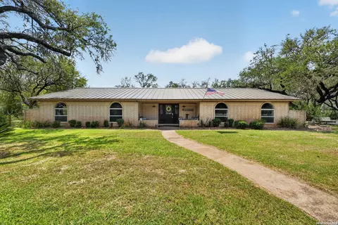 101 Cynthia, Pleasanton, TX 78064
