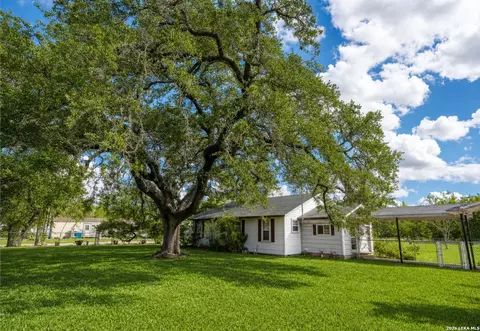 529 Avenue E, Poteet, TX 78065