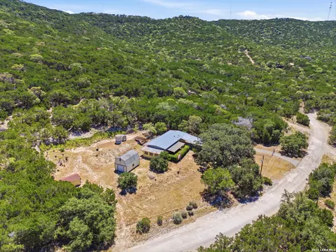 1501 Spring Rd, Pipe Creek, TX 78063