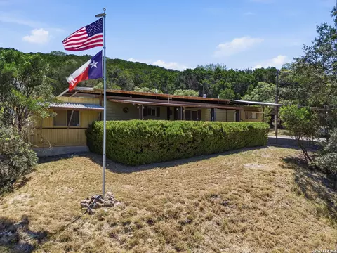 1501 Spring Rd, Pipe Creek, TX 78063
