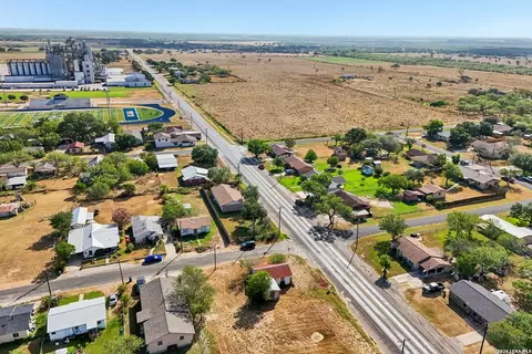 101 N Mcdaniel St, Poth, TX 78147 photo 8