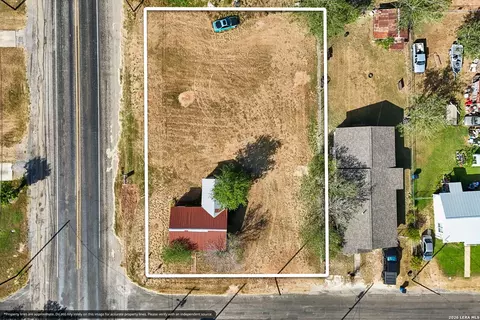 101 N Mcdaniel St, Poth, TX 78147 photo 2