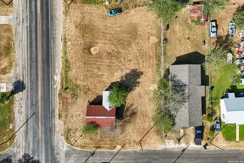 101 N Mcdaniel St, Poth, TX 78147 photo 7