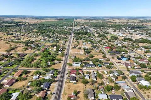 101 N Mcdaniel St, Poth, TX 78147 photo 6