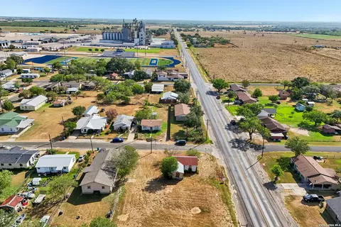 101 N Mcdaniel St, Poth, TX 78147 photo 12