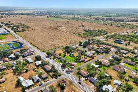 101 N Mcdaniel St, Poth, TX 78147 photo 9