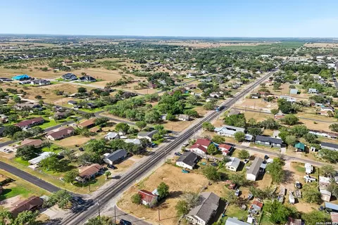 101 N Mcdaniel St, Poth, TX 78147 photo 5