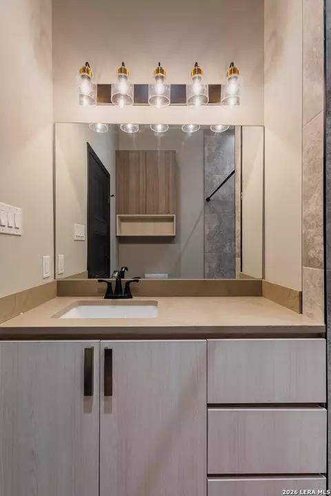 Bath - 1022 Colon Ln, Eagle Pass, TX 78852 photo 5 of 8