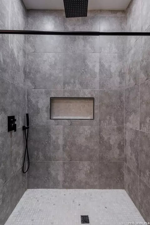 Bath - 1022 Colon Ln, Eagle Pass, TX 78852 photo 8 of 8