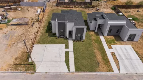 View/Area - 1022 Colon Ln, Eagle Pass, TX 78852 photo 1 of 7