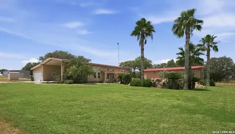 4885 County Road 329, Beeville, TX 78102