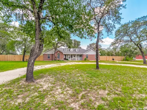 335 Spur Rdg, San Antonio, TX 78264
