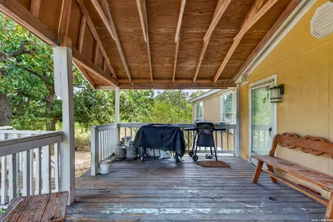 230 Molly Dr, Lytle, TX 78052 photo 4