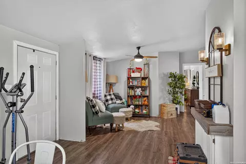 230 Molly Dr, Lytle, TX 78052 photo 13