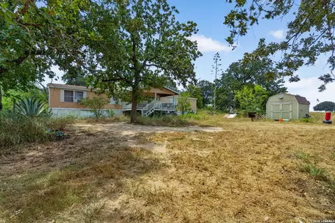 230 Molly Dr, Lytle, TX 78052 photo 3