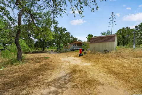 230 Molly Dr, Lytle, TX 78052 photo 2