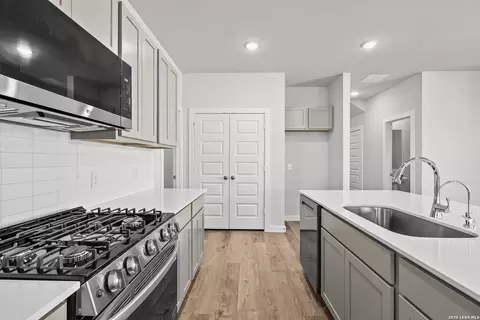 Kitchen - 5515 Franklin Hls, Von Ormy, TX 78073 photo 3 of 3