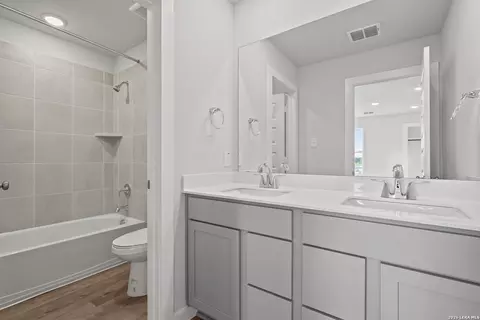 Bath - 5515 Franklin Hls, Von Ormy, TX 78073 photo 1 of 2