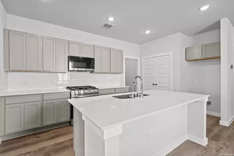 Kitchen - 5515 Franklin Hls, Von Ormy, TX 78073 photo 2 of 3
