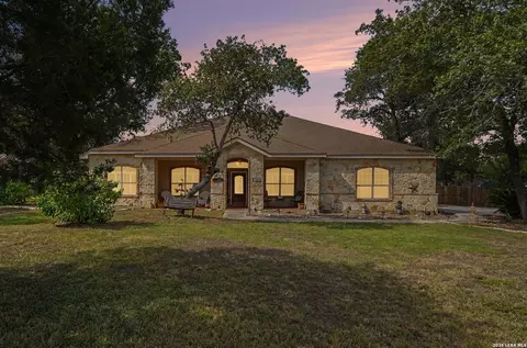 438 Rosewood Dr, La Vernia, TX 78121