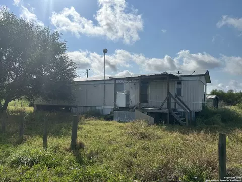 1242 Cologne Rd, Victoria, TX 77905