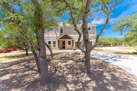 677 Circleview Dr, Canyon Lake, TX 78133