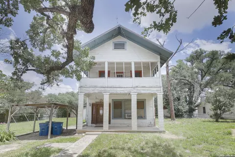 623 San Antonio St, Pleasanton, TX 78064