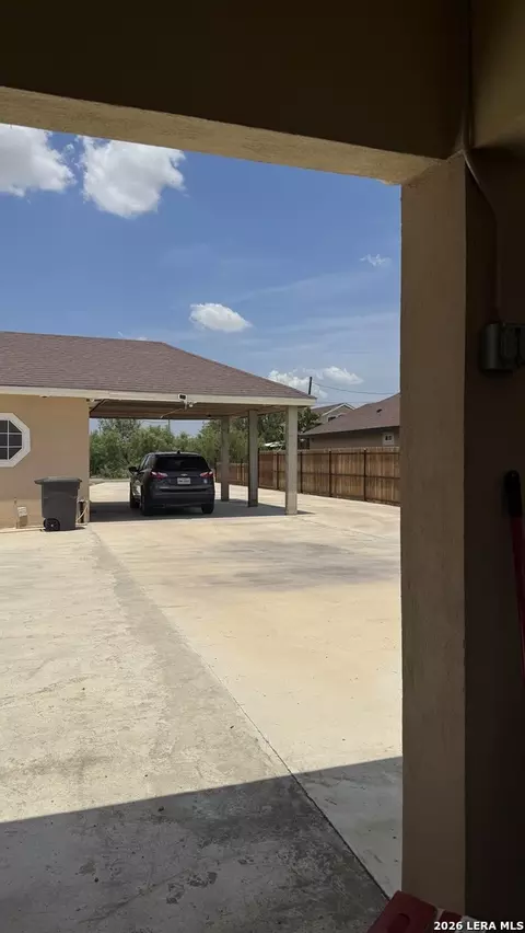 Exterior - 116 View Dr, Eagle Pass, TX 78852 photo 4 of 7