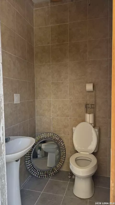 Bath - 116 View Dr, Eagle Pass, TX 78852 photo 1 of 5